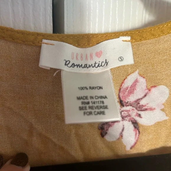 Women’s Floral Blouse - S - EUC - Picture 3 of 3